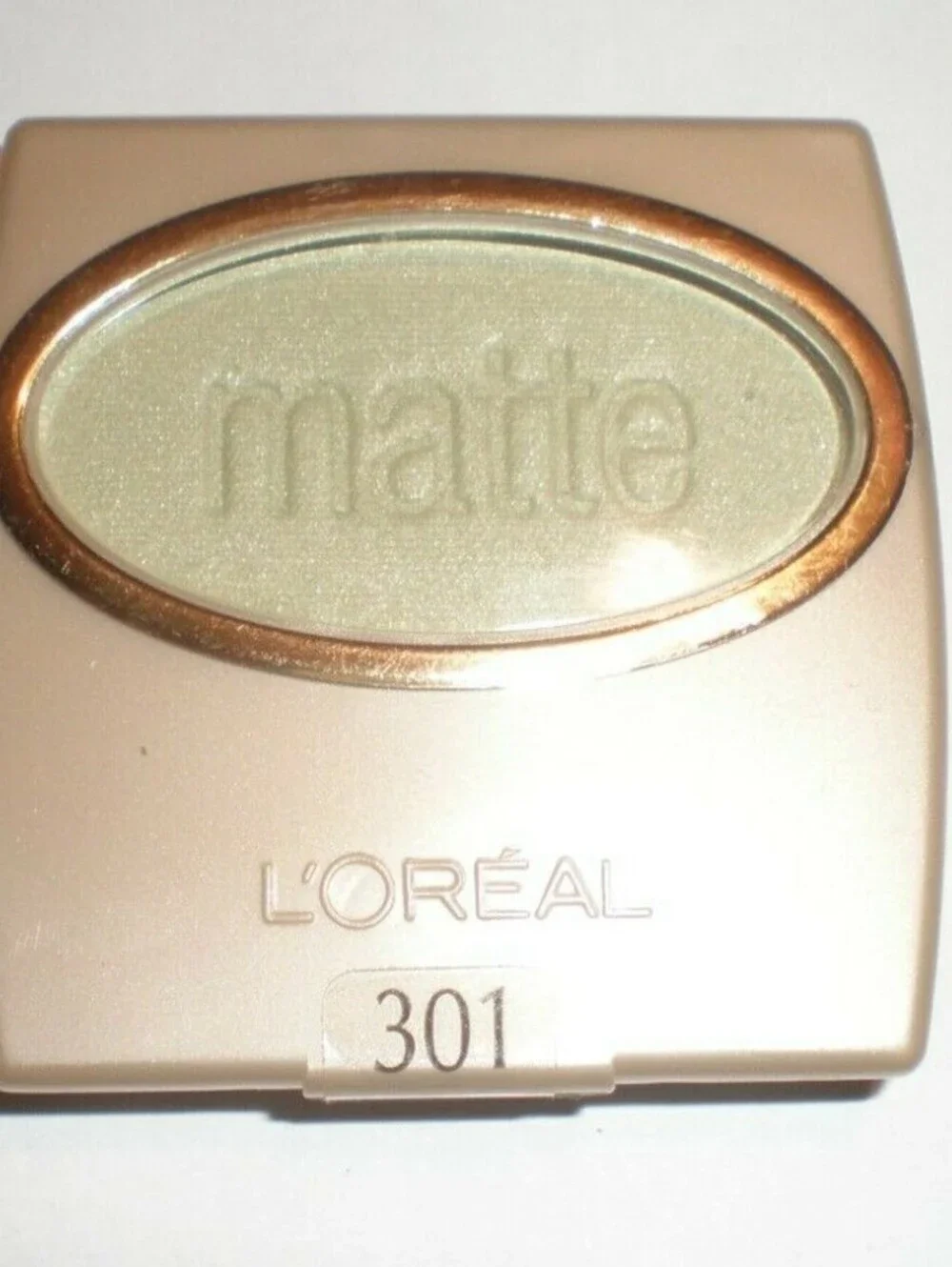 (1) L'oreal Matte Wear Infinite Eye Shadow SPRING LEAF #301 SEALED